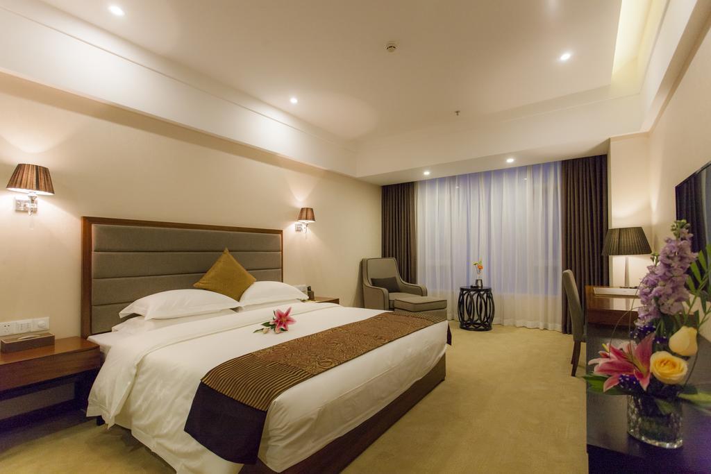 Golden Palm Hotel Zhuhai Exterior photo
